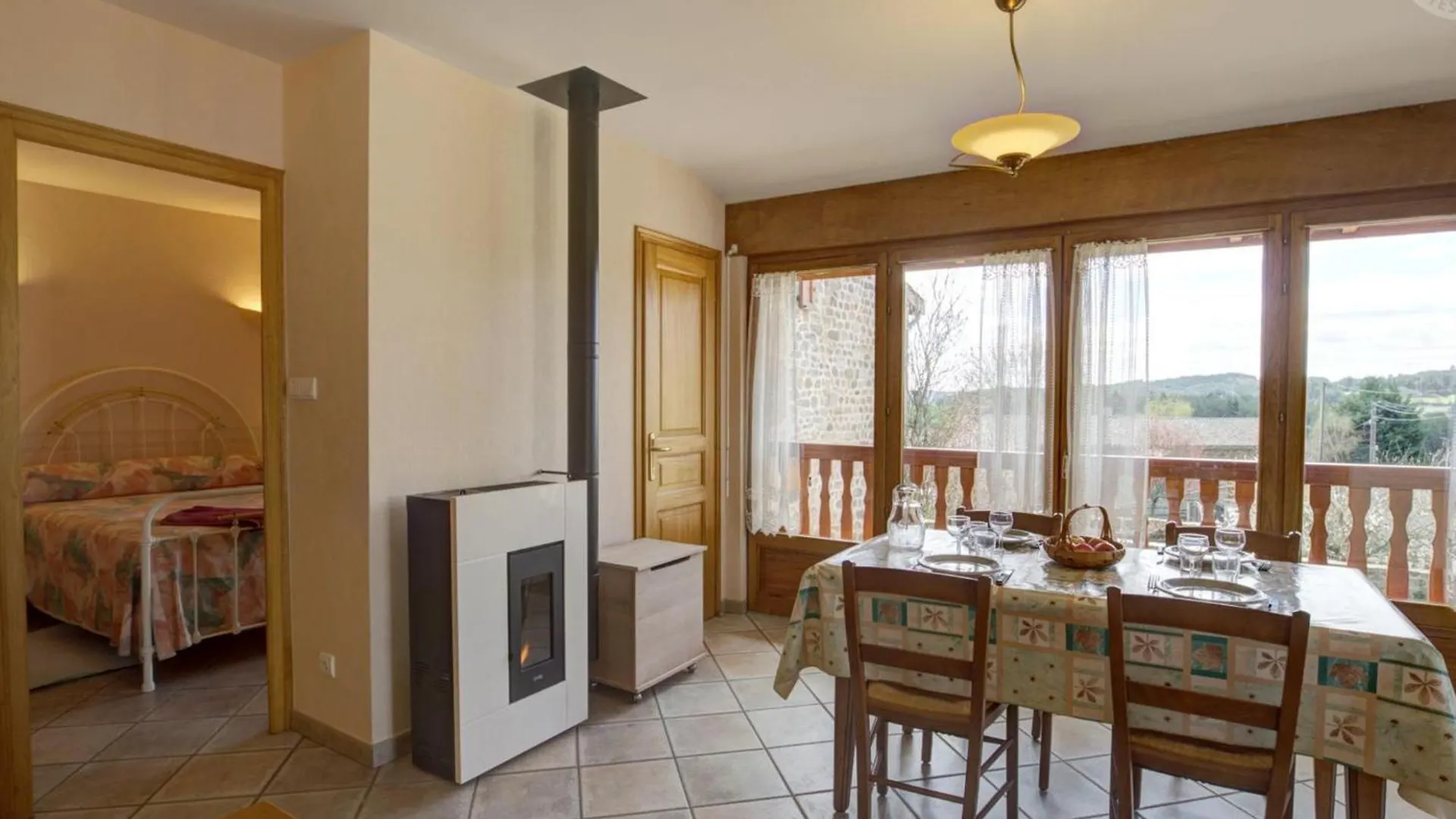 Gite Cosy 1 Ch. Avec Jardin, Animaux Admis, Rando Et Patrimoine Aux Monts Du Forez - Fr-1-496-45 Merle-Leignec Holiday home